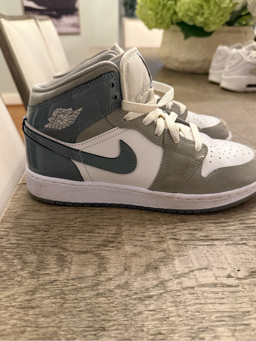 Jordan Kids Mid/High-Top Sneakers in White and Gray